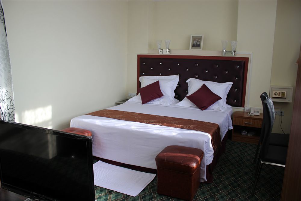 Yangon Good Time Hotel Exterior foto