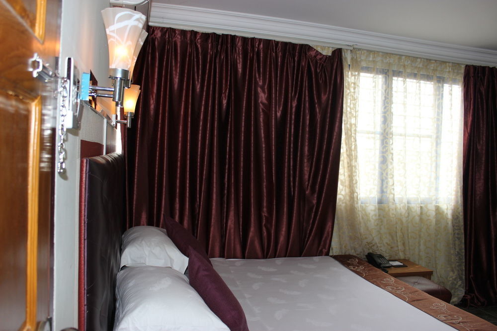 Yangon Good Time Hotel Exterior foto